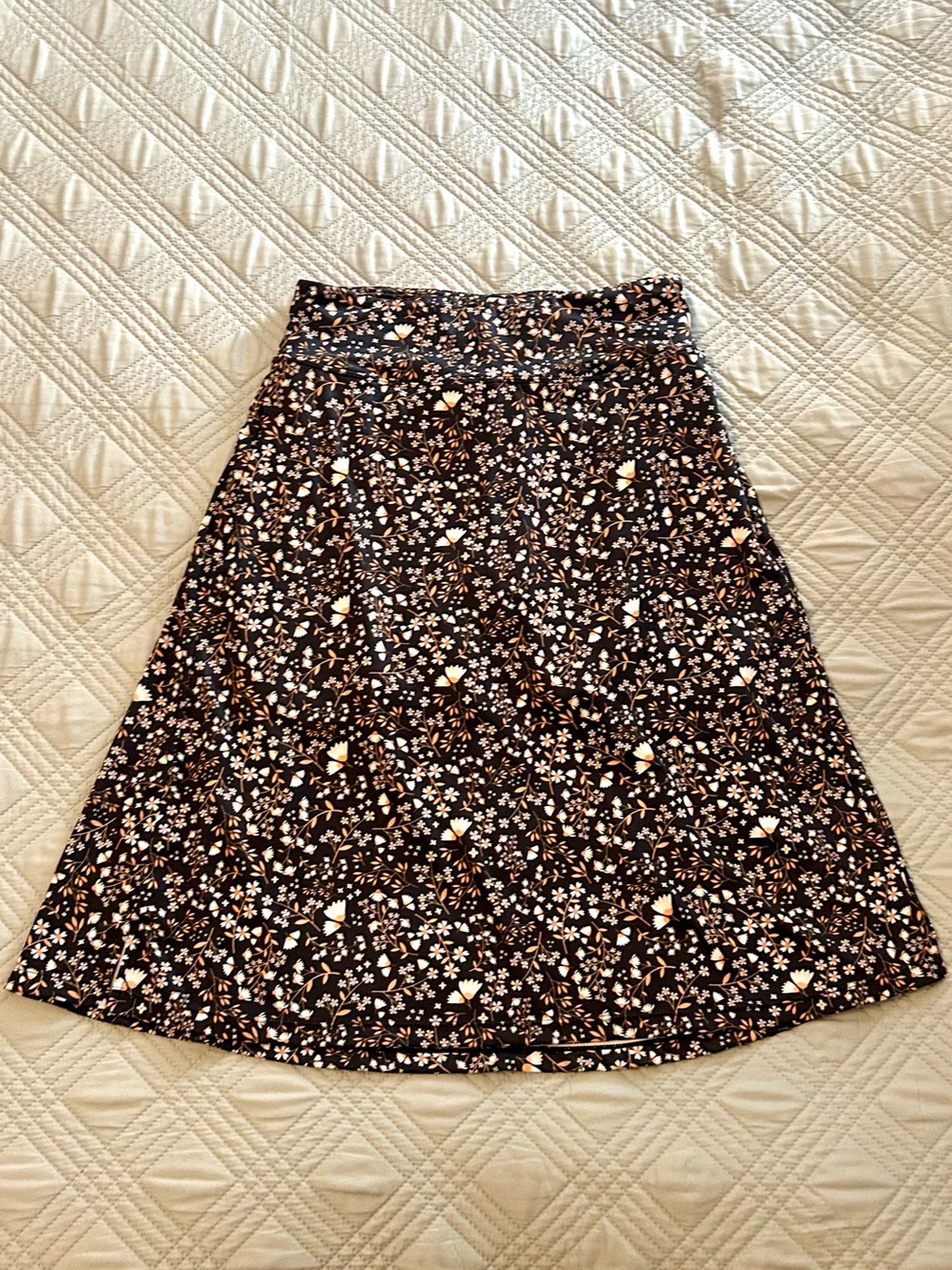 Nooyme Women’s Dressy Black Floral Skort, Size Medium, EUC